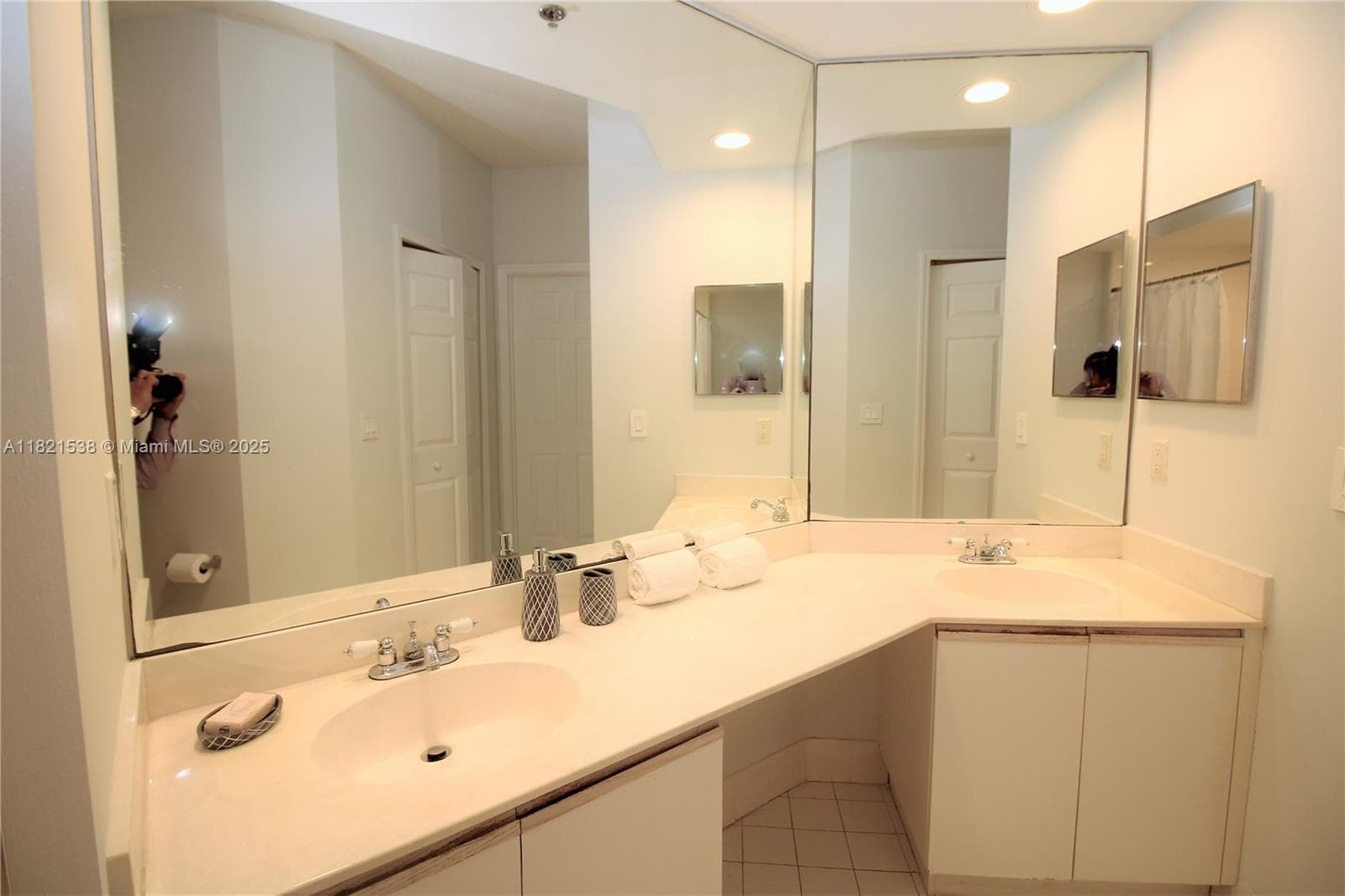 3255 NE 184th St 12311 photo 13