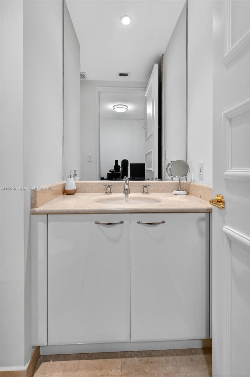 20155 NE 38th Ct 2201 photo 24