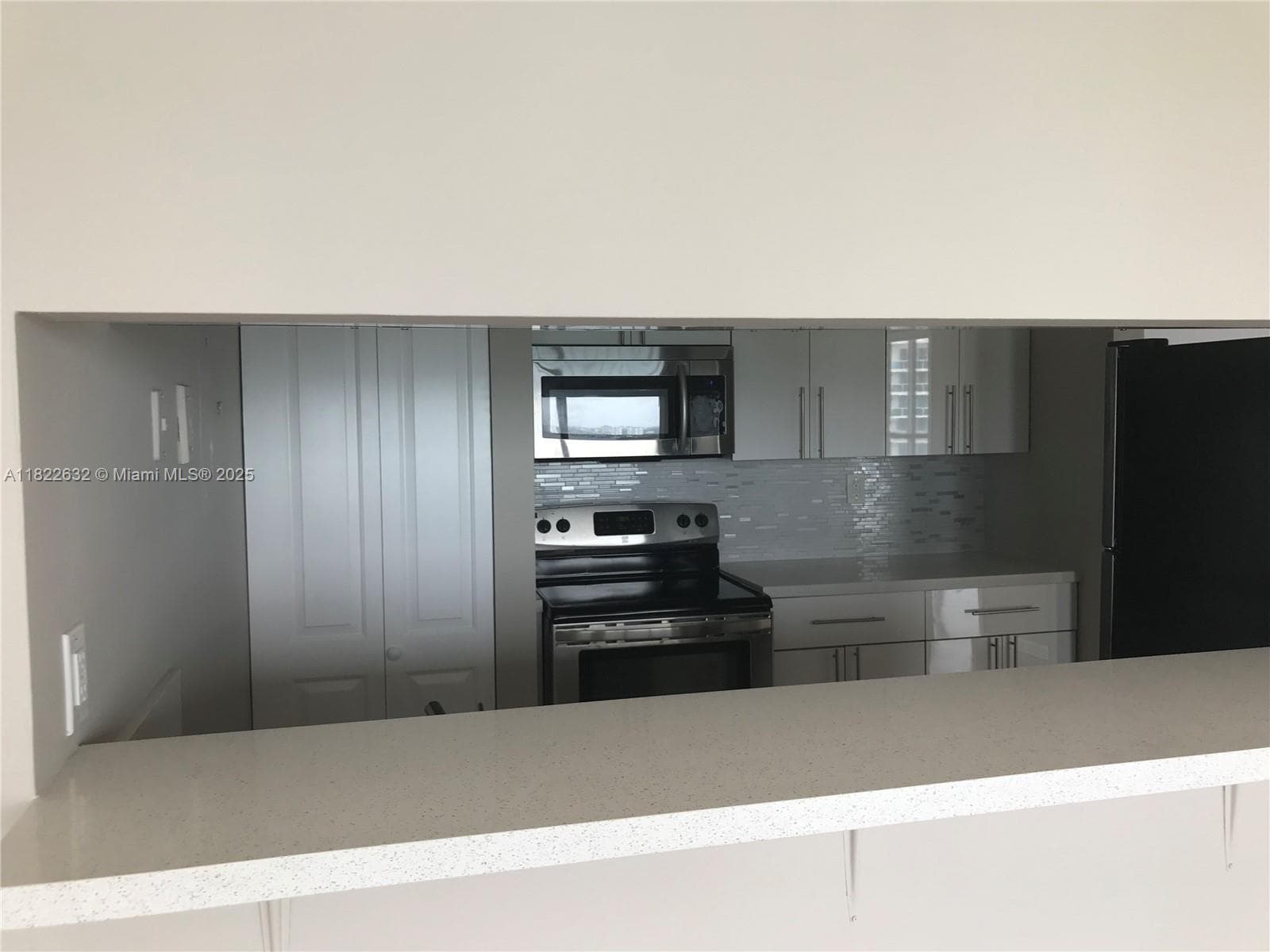 7601 E Treasure Dr 2114 photo 3