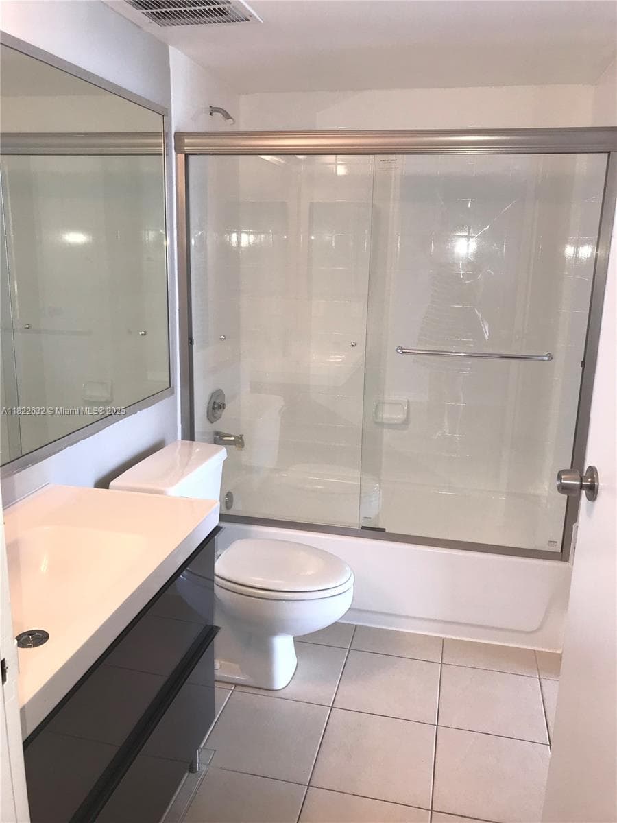 7601 E Treasure Dr 2114 photo 9