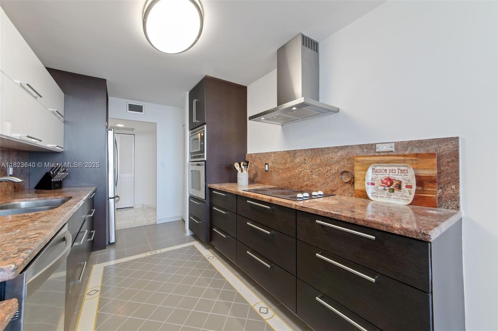 2751 Ocean Dr 505N photo 10