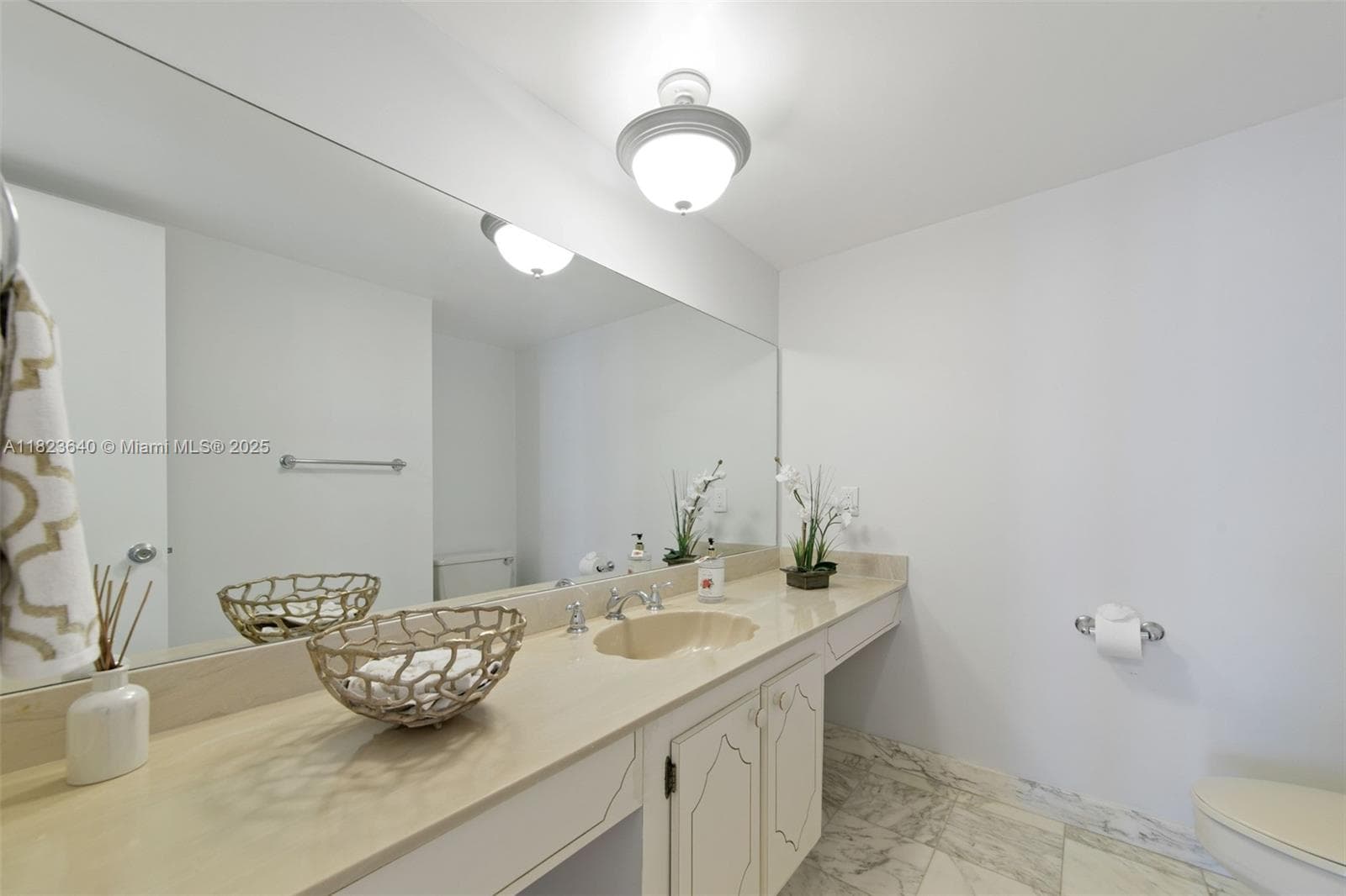 2751 Ocean Dr 505N photo 19