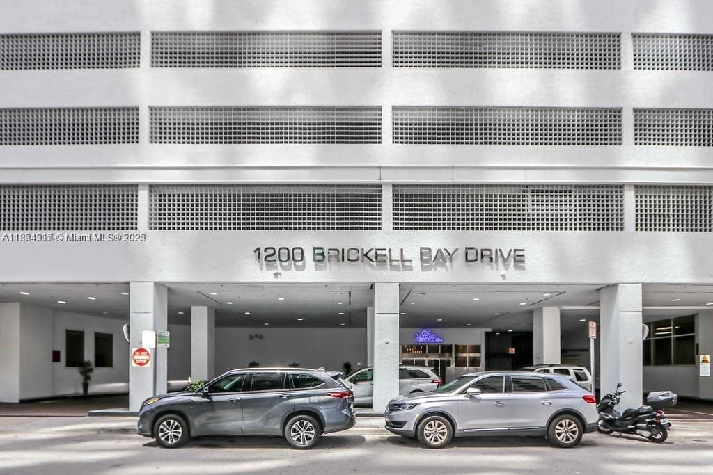 1200 Brickell Bay Dr 1518 photo 23
