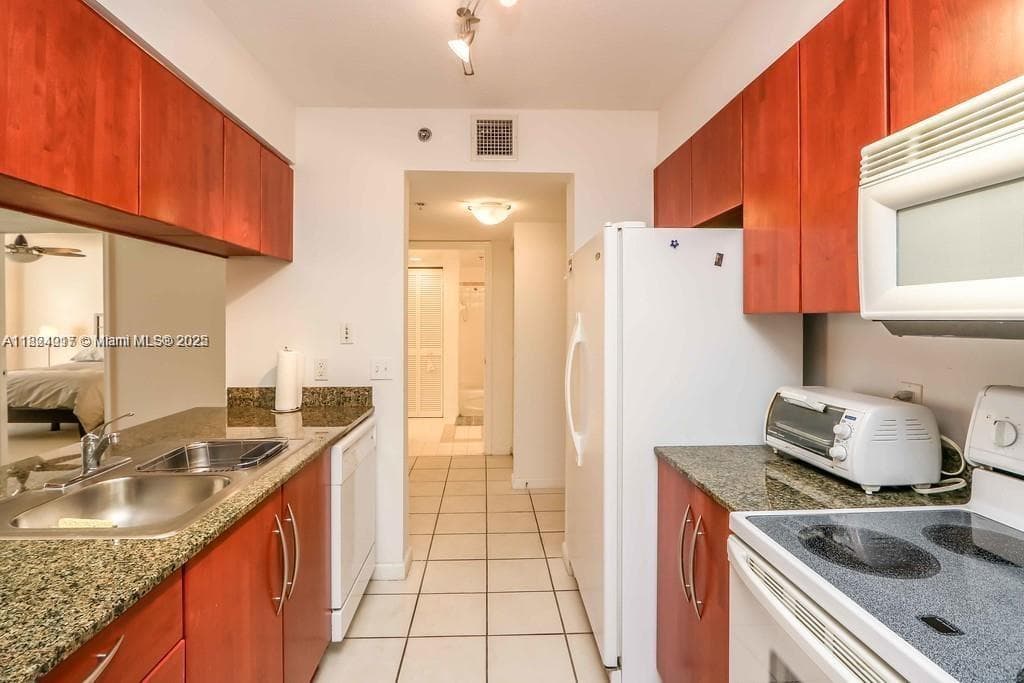 1200 Brickell Bay Dr 1518 photo 17