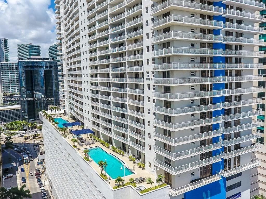 1200 Brickell Bay Dr 1518 photo 3