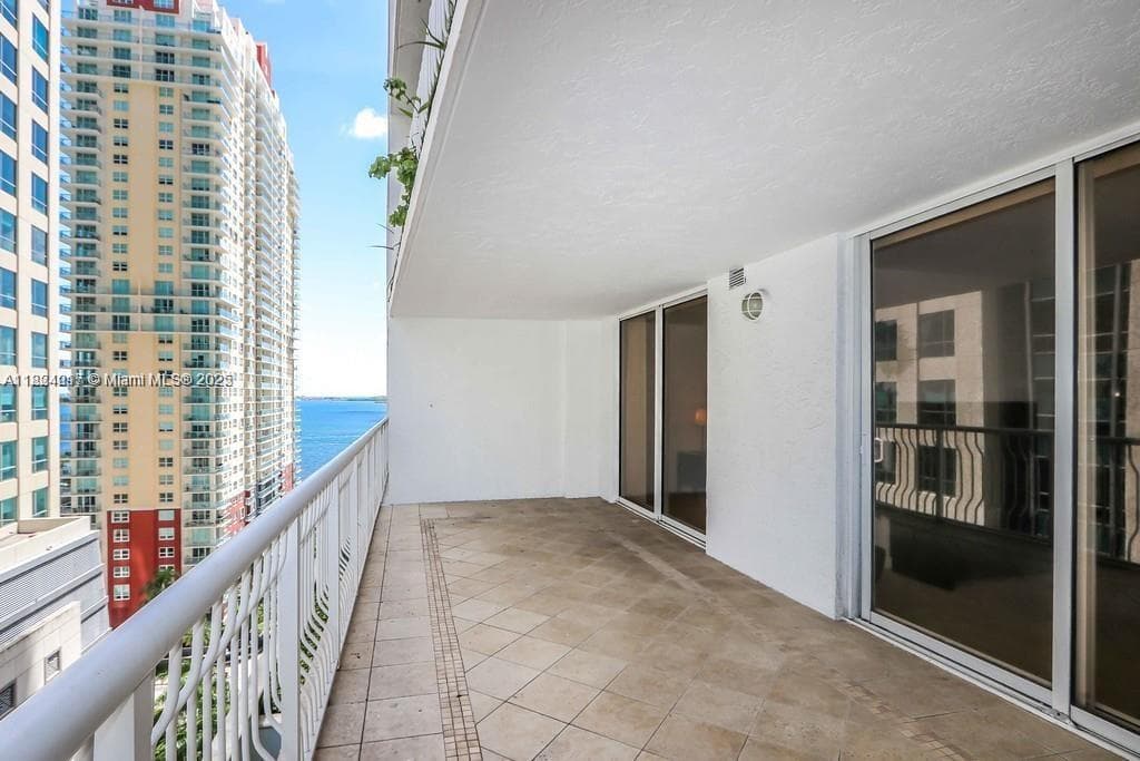 1200 Brickell Bay Dr 1518 photo 11