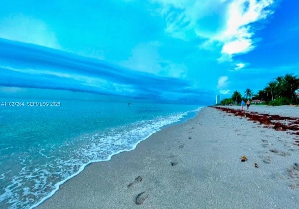 2030 Ocean Dr 1