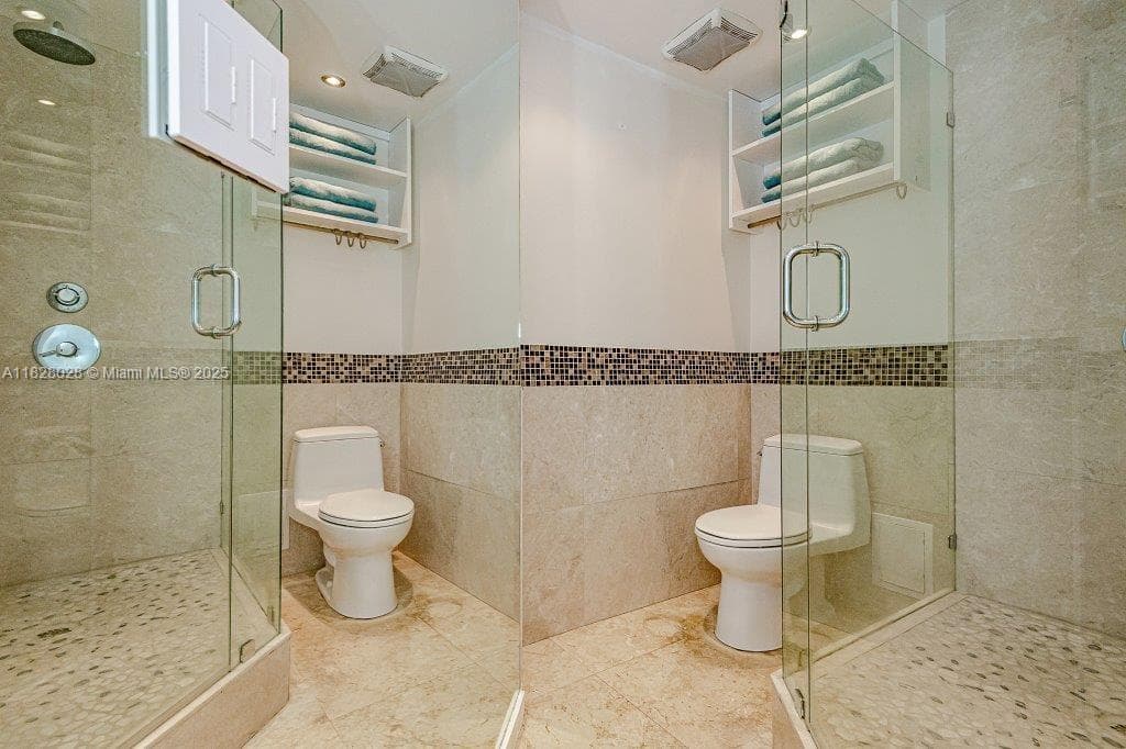 2301 Collins Ave 705 photo 22