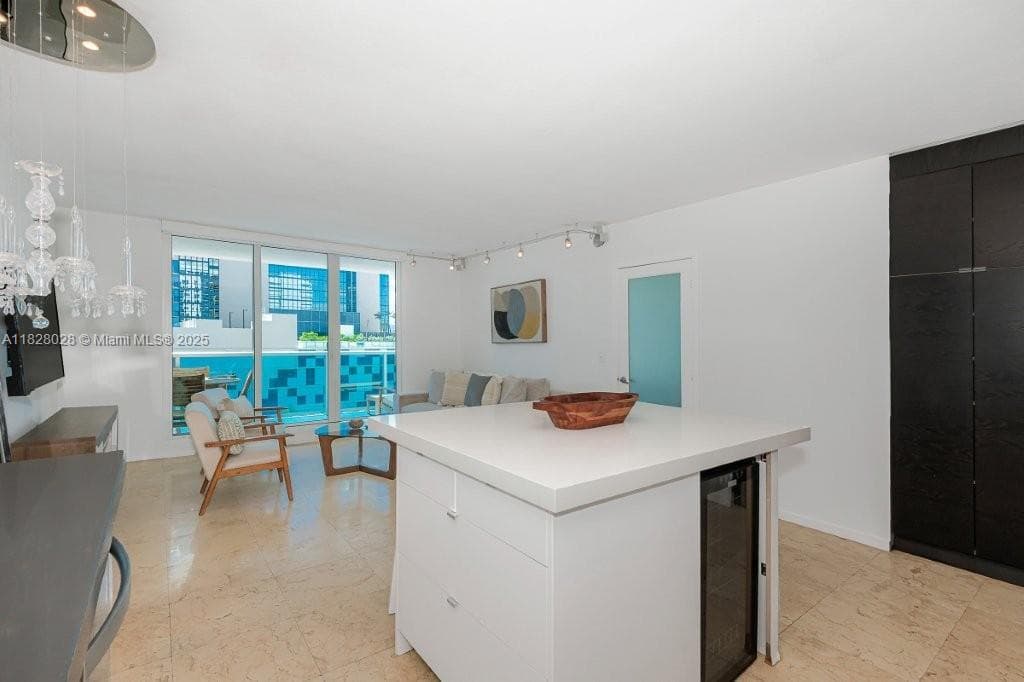 2301 Collins Ave 705 photo 5