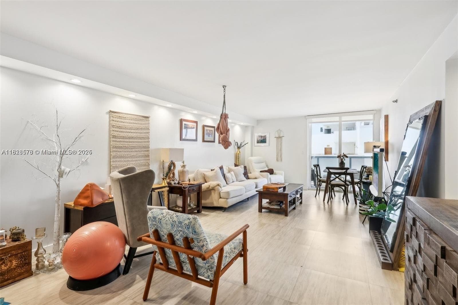 2401 Collins Ave 1011 photo 12