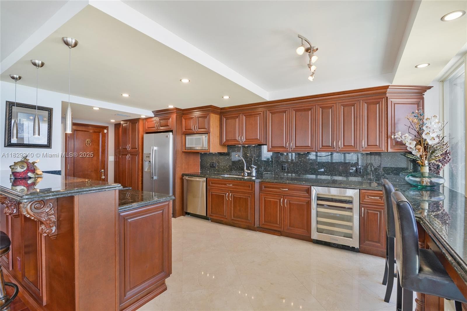 2100 Ocean Ln 4