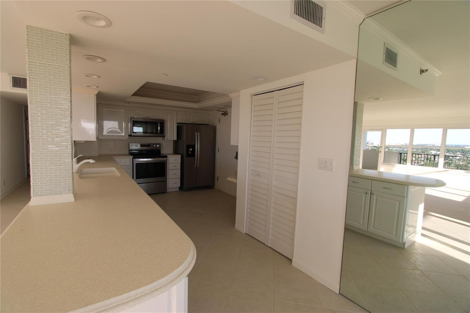 3200 Port Royale Drive #2007 4