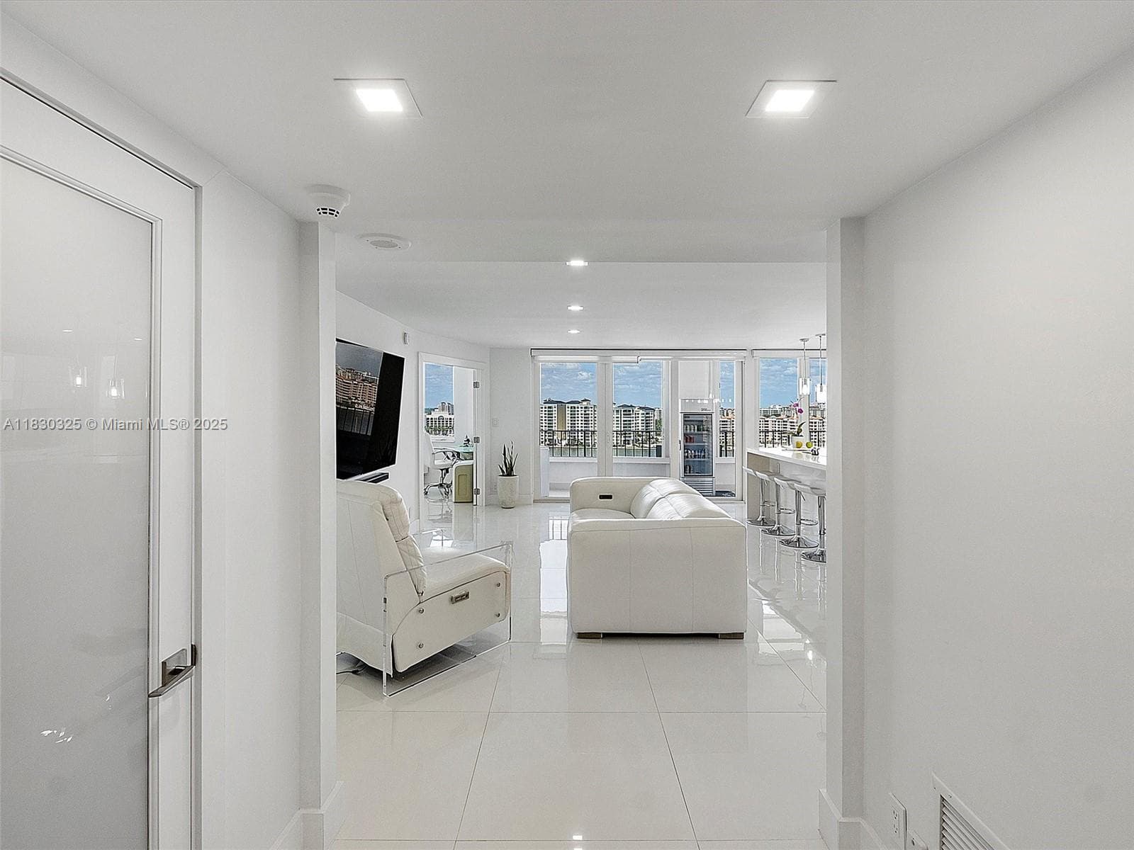 550 Ocean Blvd 5