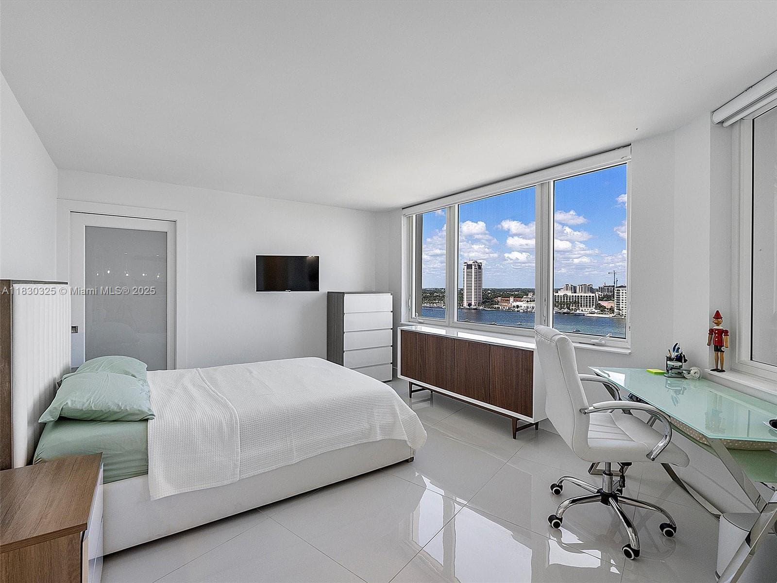 550 Ocean Blvd 1509 photo 20