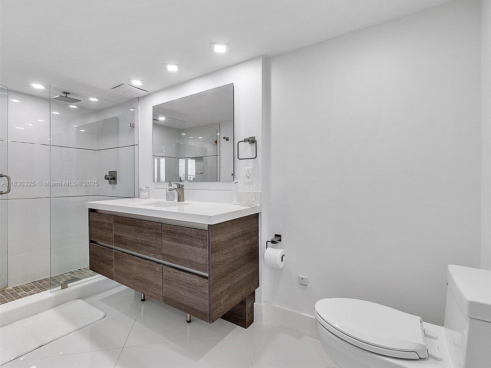 550 Ocean Blvd 1509 photo 24
