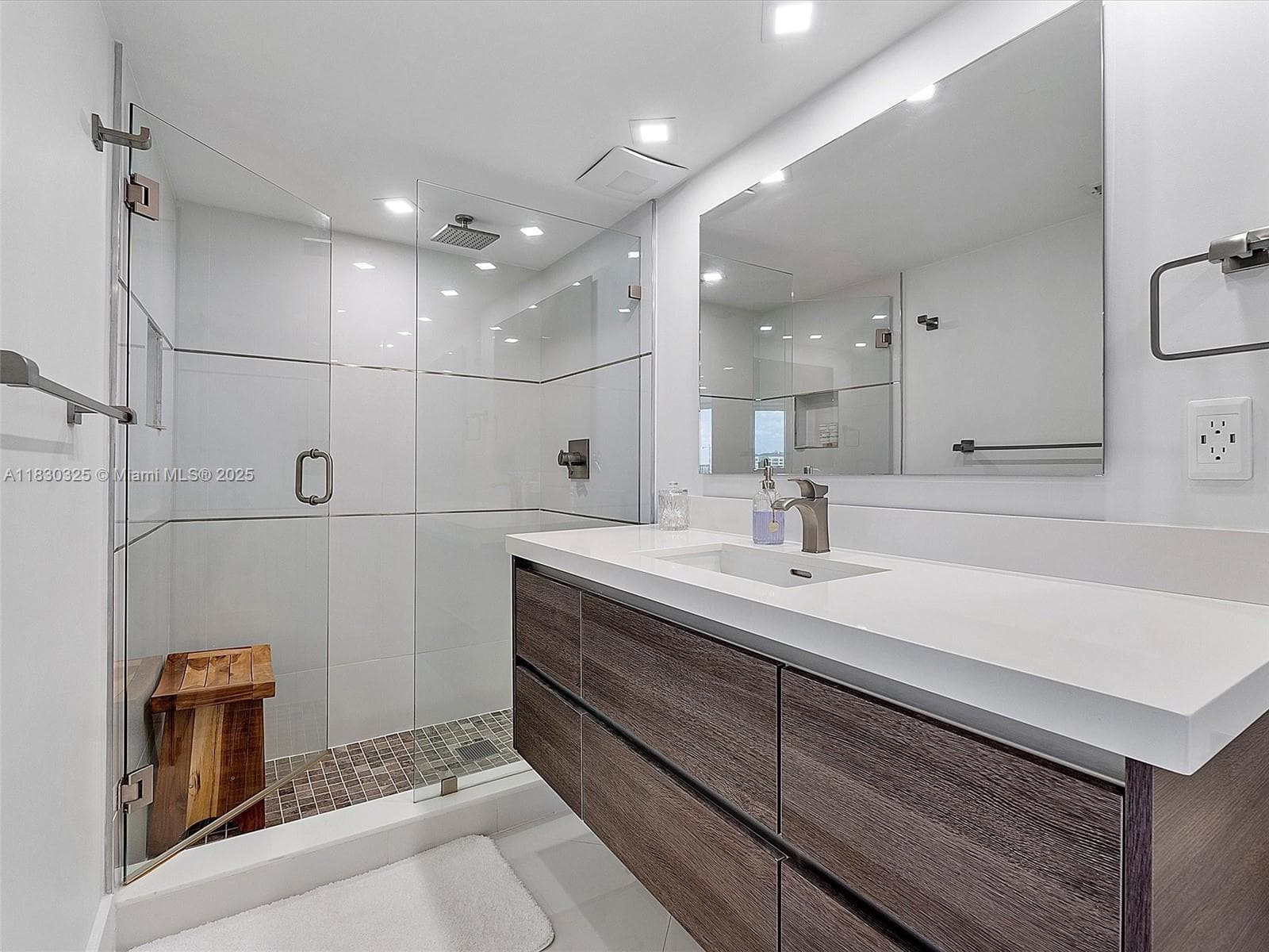 550 Ocean Blvd 1509 photo 25