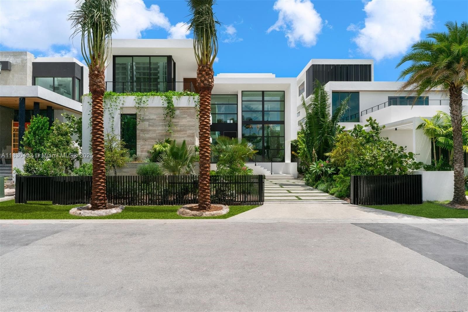 1045 Venetian Dr 1