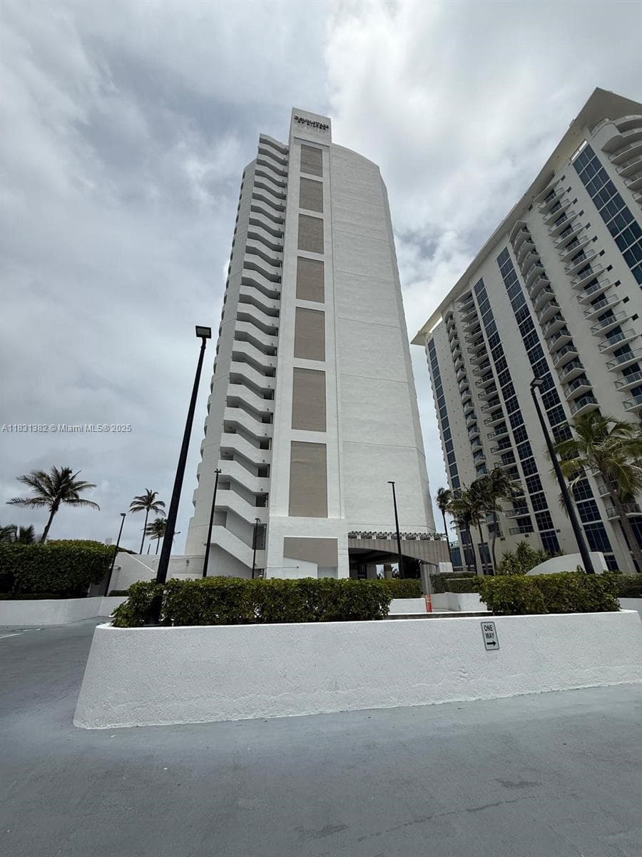 17375 Collins Ave 702 photo 19