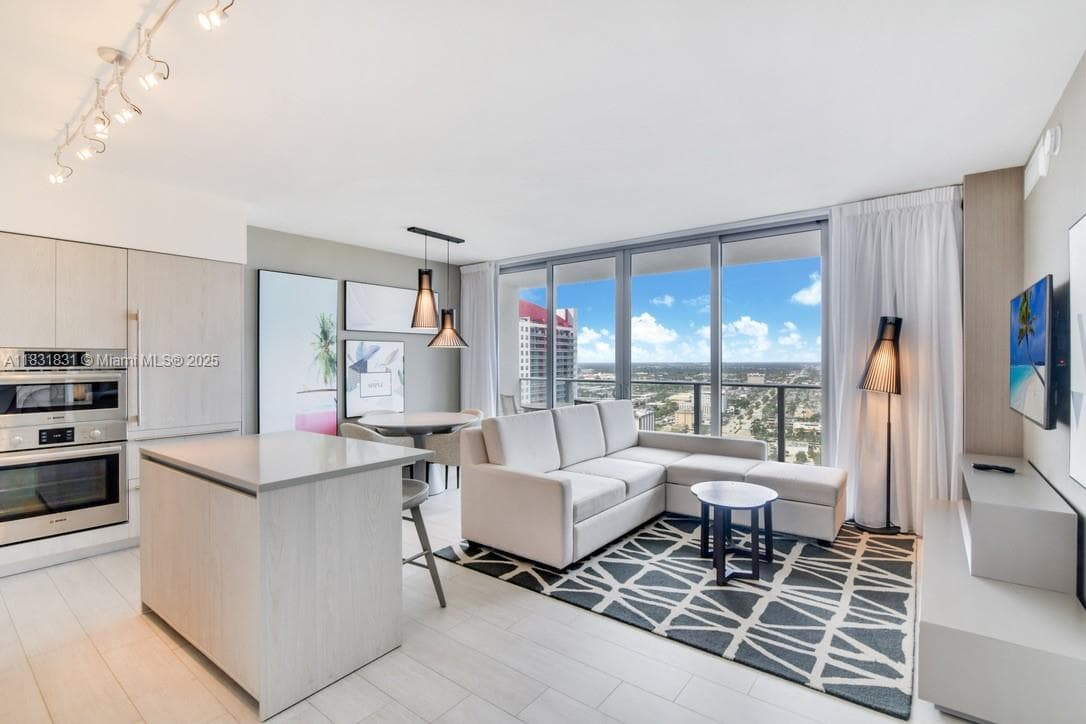 4010 Ocean Dr 2
