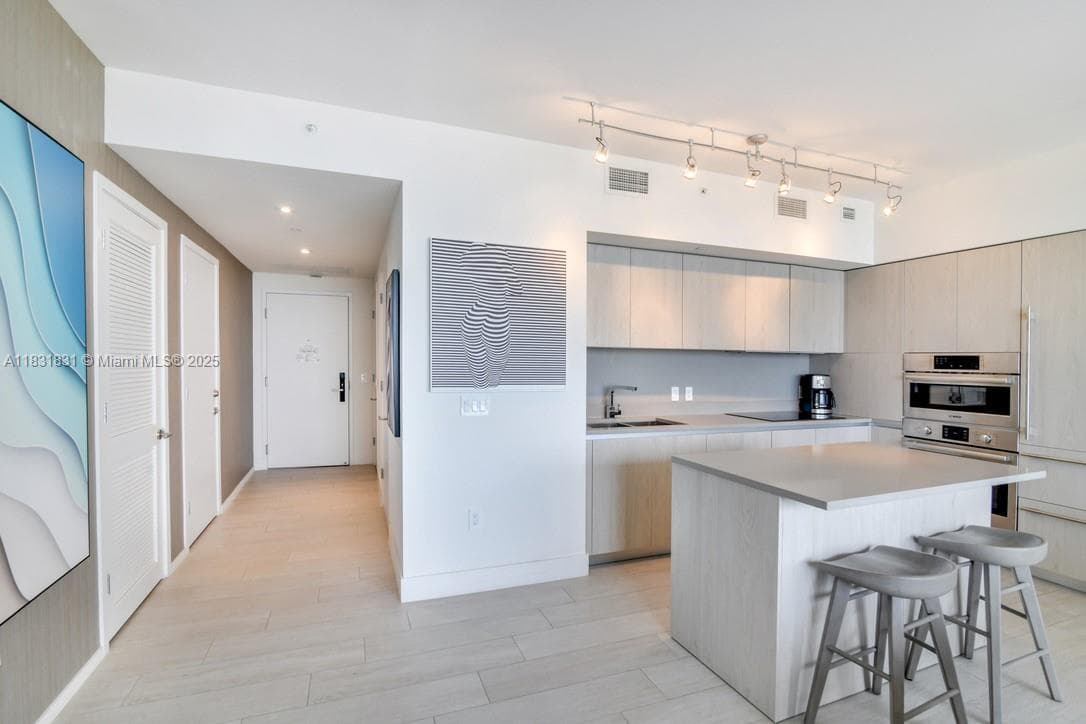 4010 Ocean Dr 3