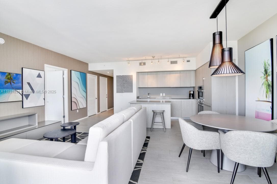 4010 Ocean Dr 5