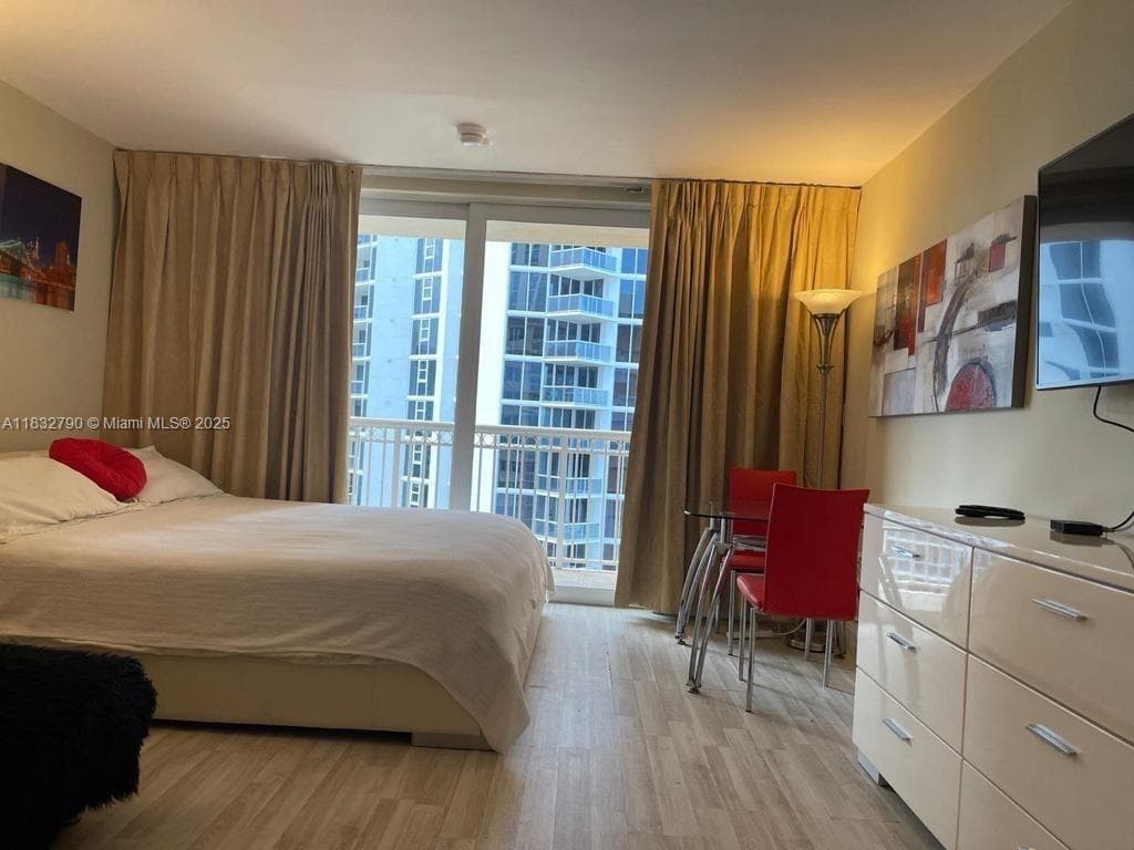 19201 Collins Ave 717 photo 6