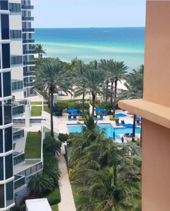 19201 Collins Ave 717 photo 5