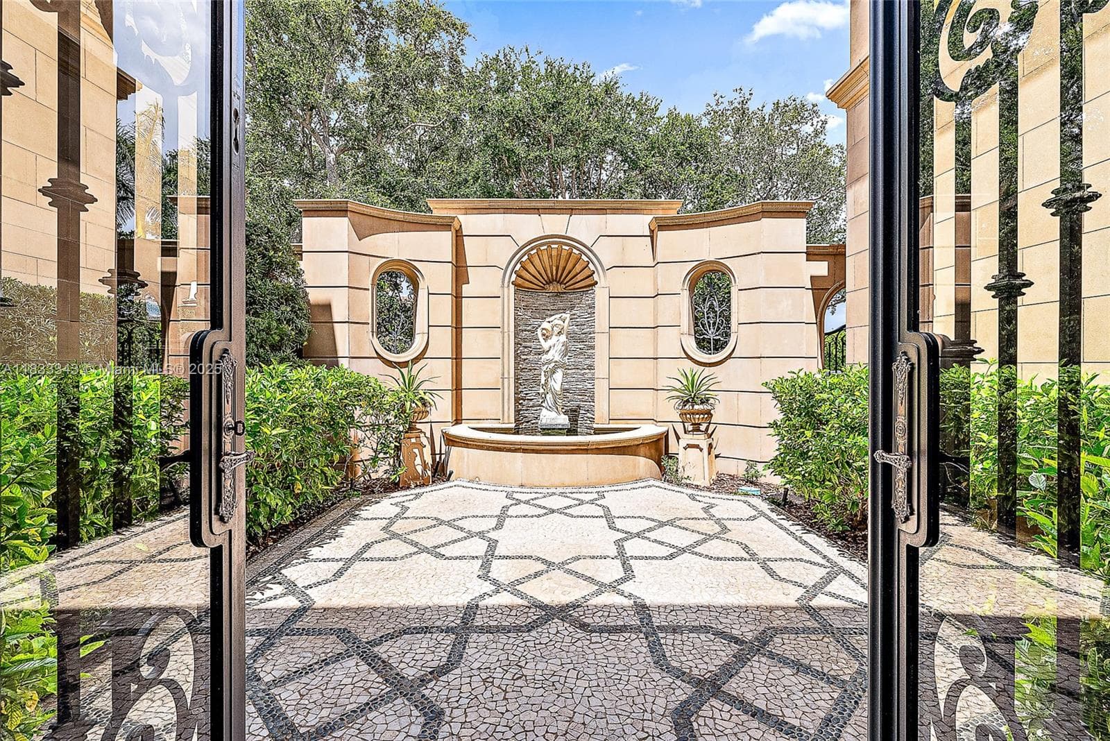 209 Commodore Dr photo 15