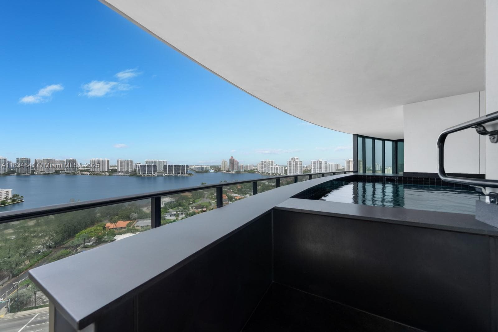18555 Collins Ave 1