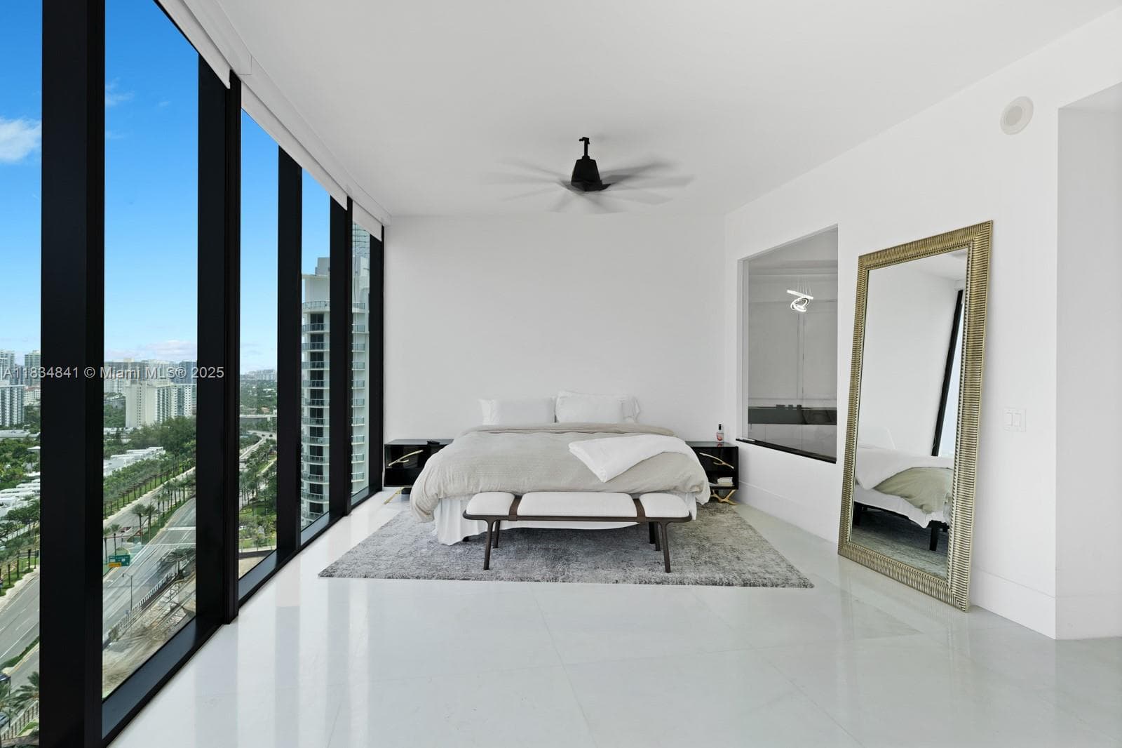 18555 Collins Ave 2003 photo 20