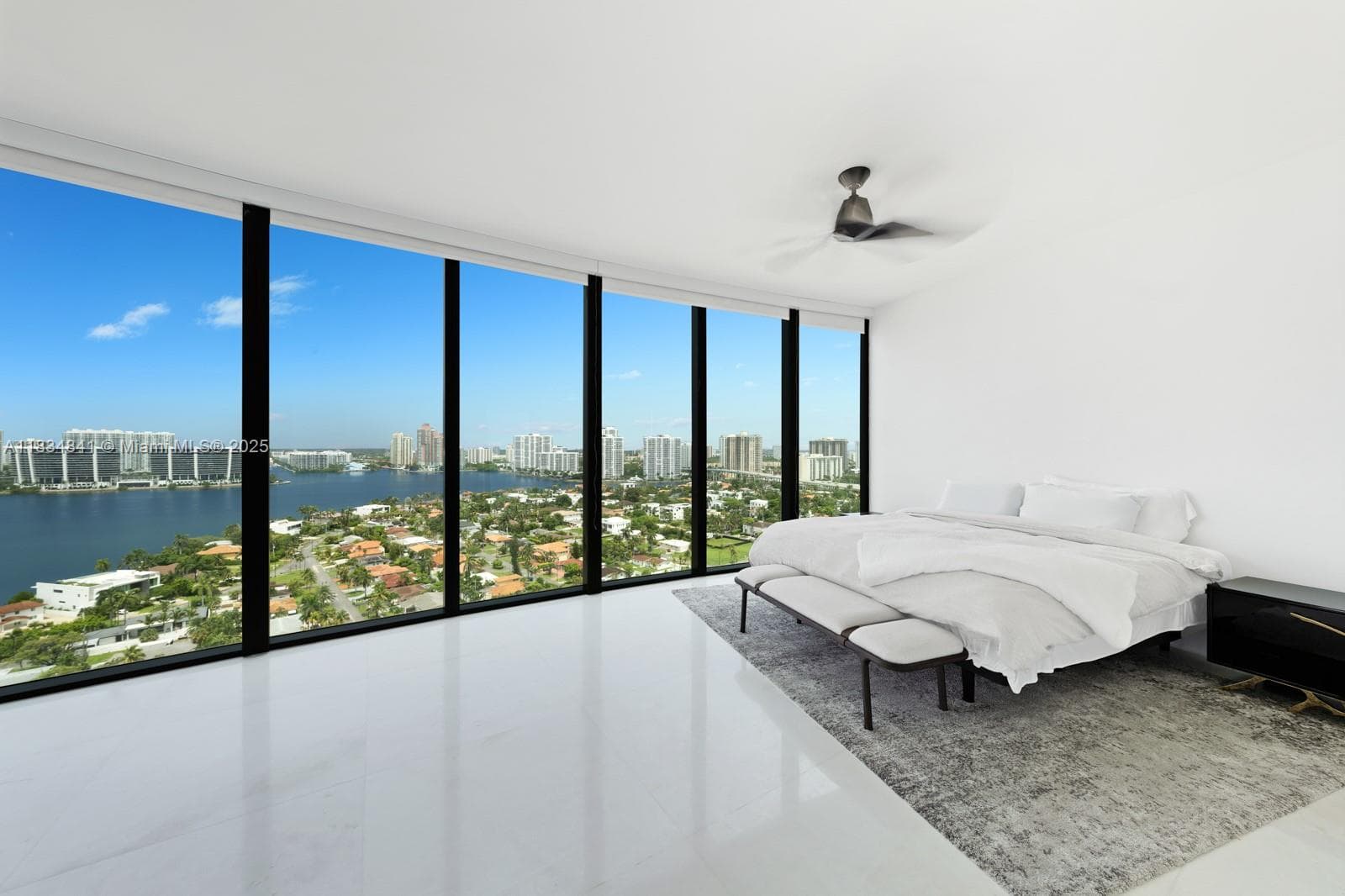 18555 Collins Ave 2003 photo 19