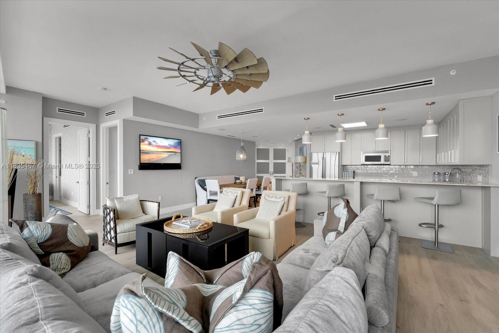 100 Pointe Dr 4