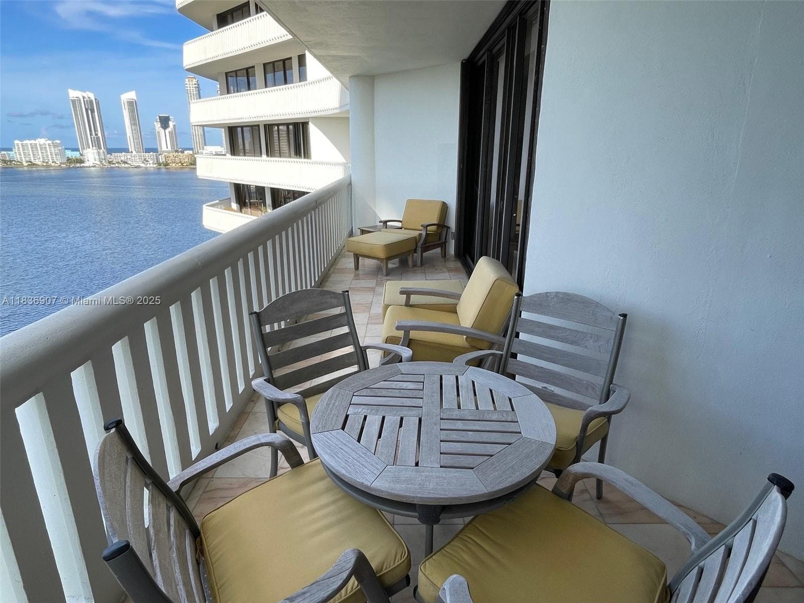 3000 Island Blvd 1103 photo 16