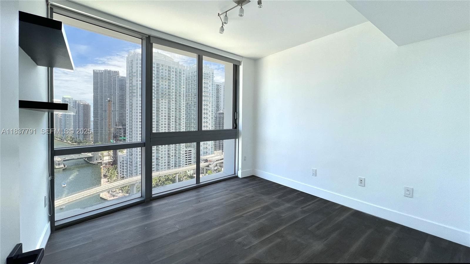 350 S Miami Ave 2401 photo 7
