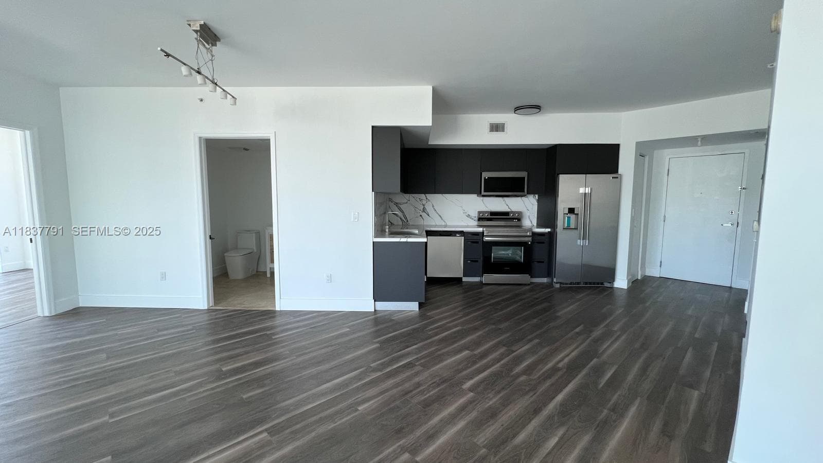 350 S Miami Ave 2401 photo 3