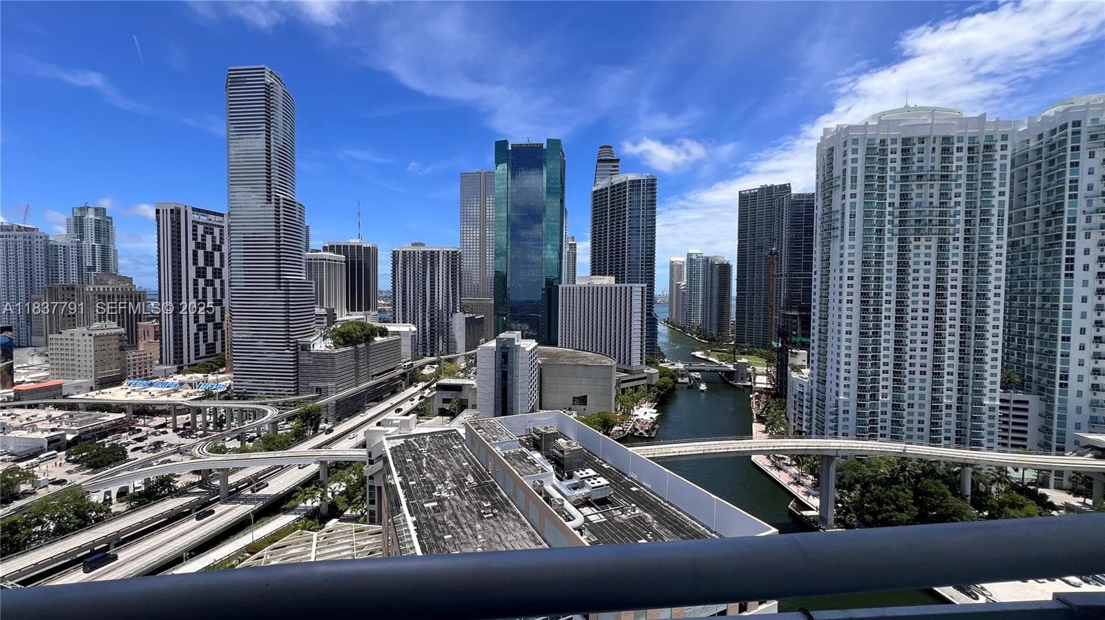 350 S Miami Ave 2401 photo 1
