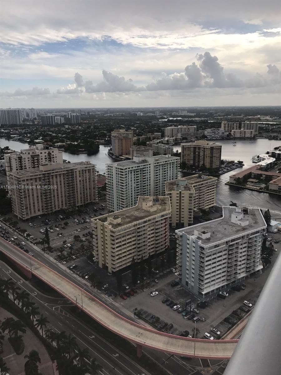 4111 Ocean Dr 5