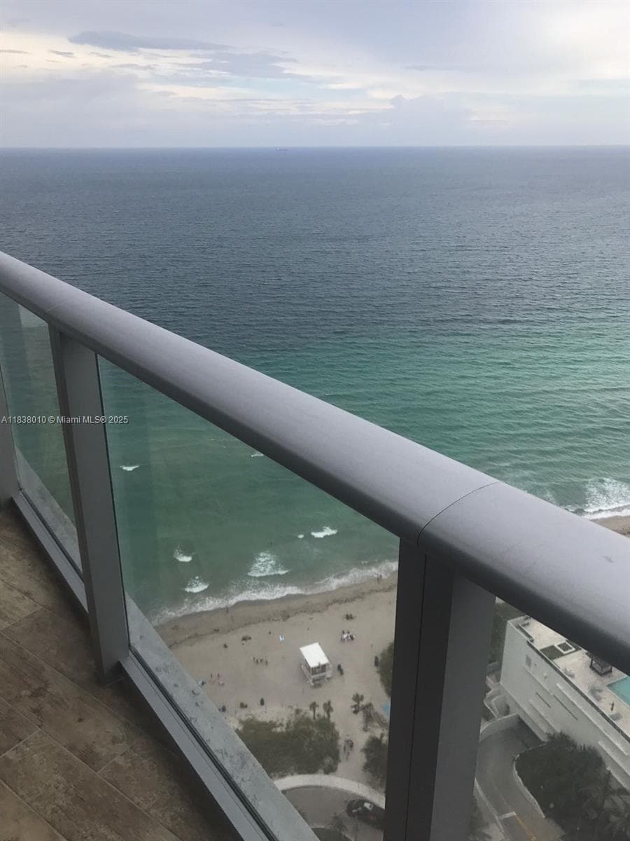4111 Ocean Dr 4