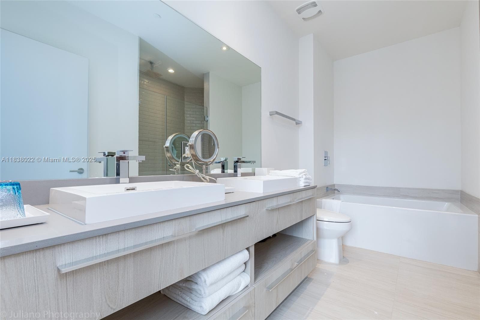 4010 Ocean Dr R509 photo 16