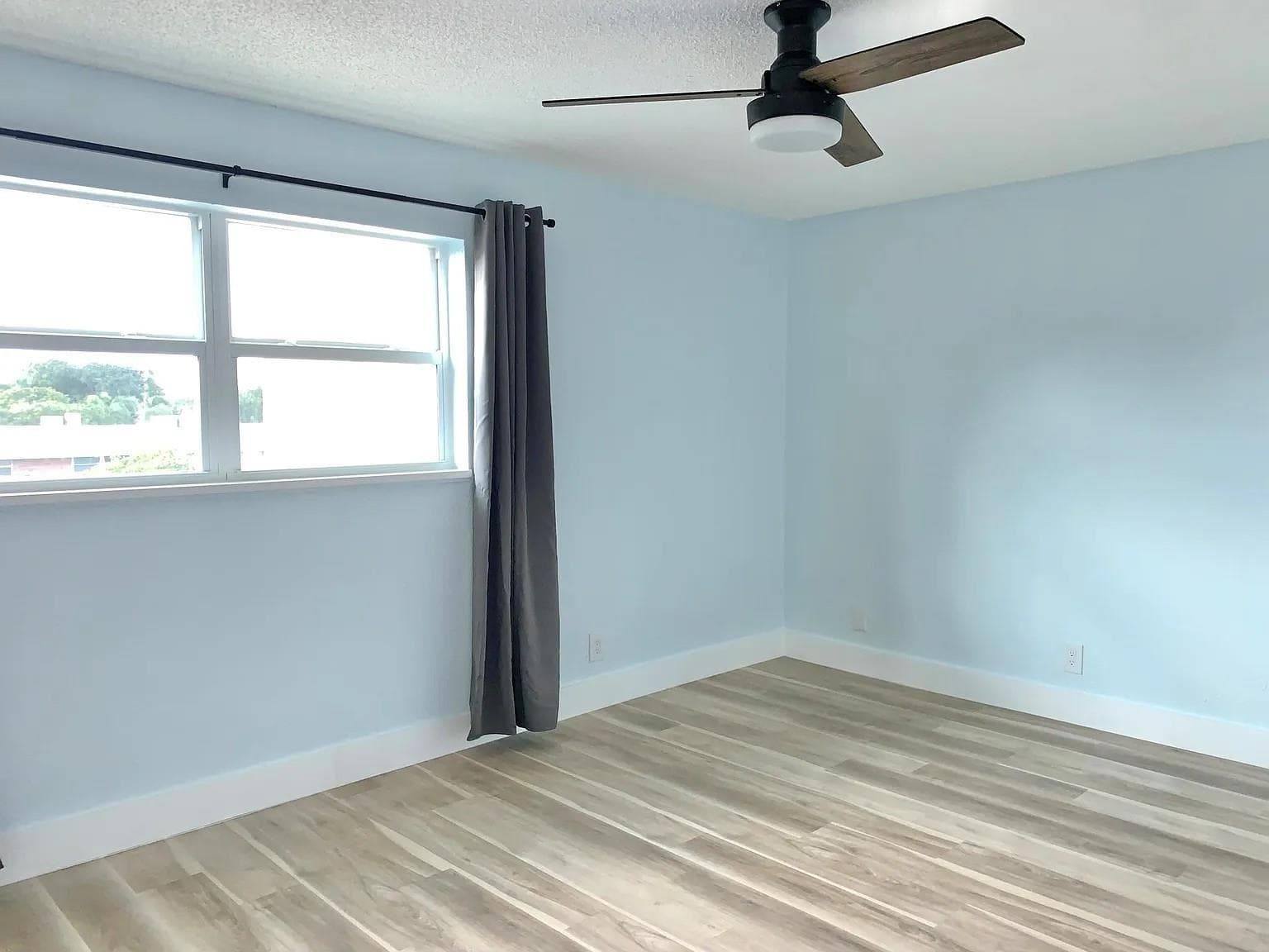 2850 NE 14th Street #306b 4