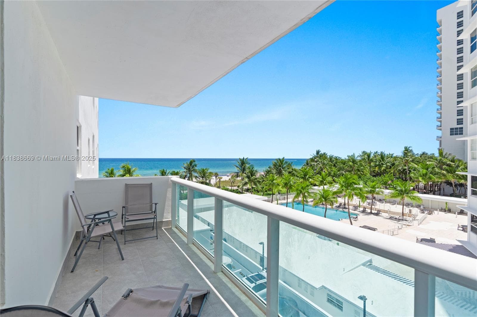 5001 Collins Ave 4G photo 2