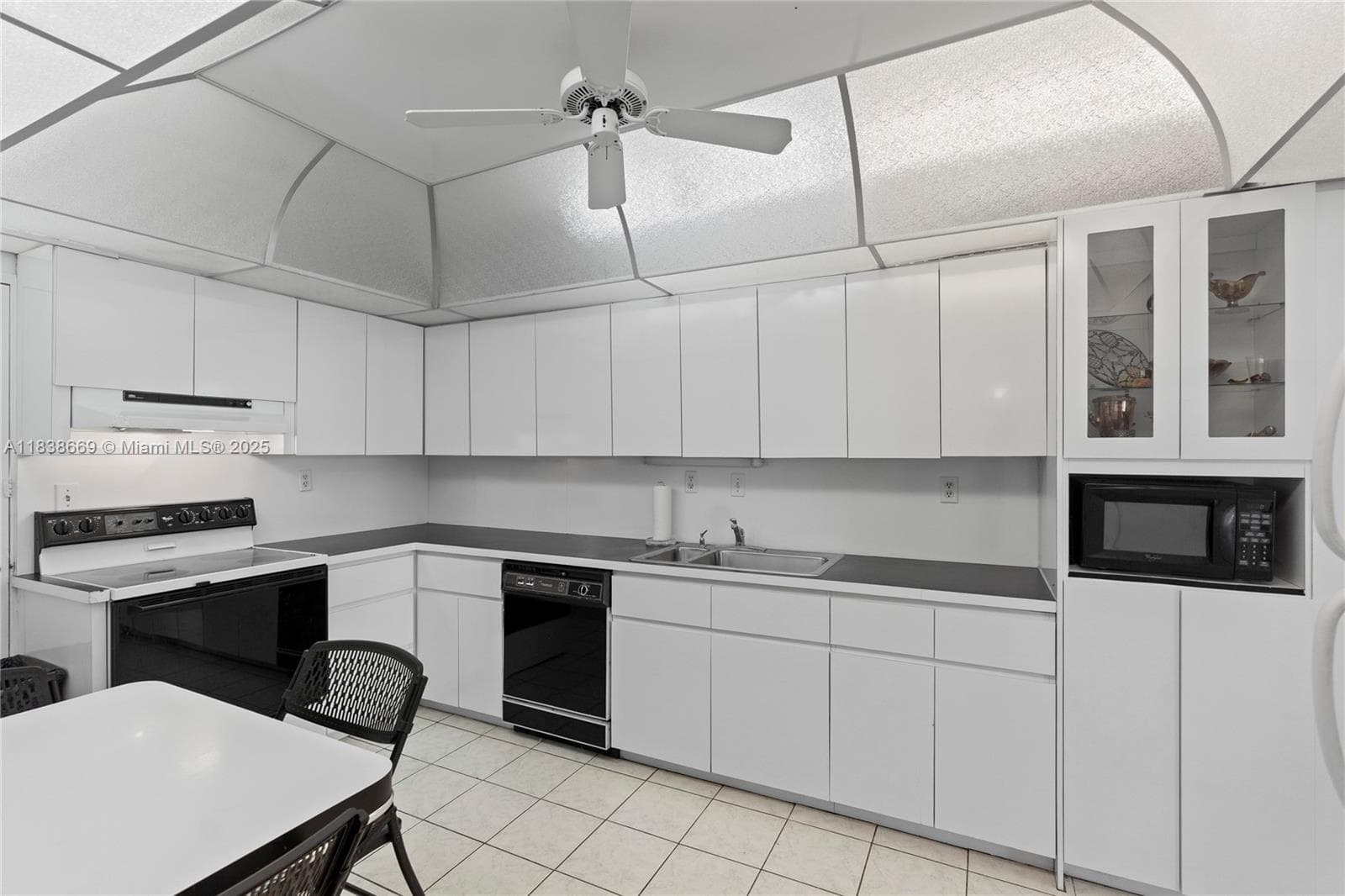 5001 Collins Ave 4G photo 15