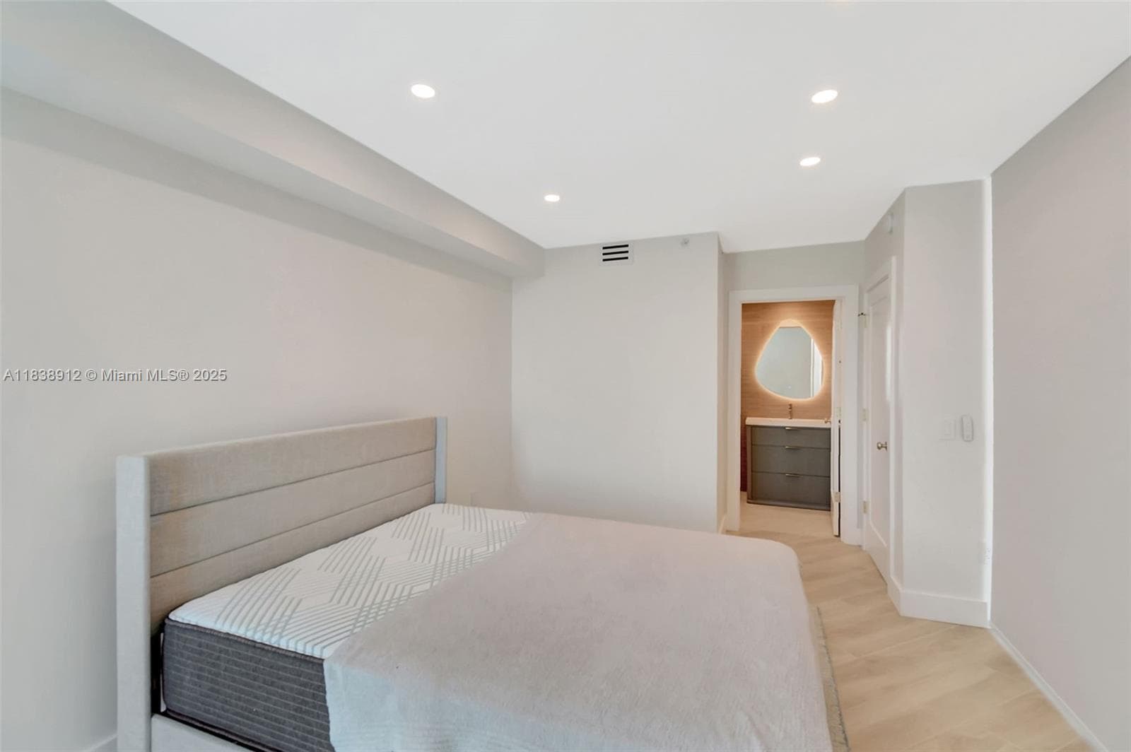 3370 Hidden Bay Dr 812 photo 16