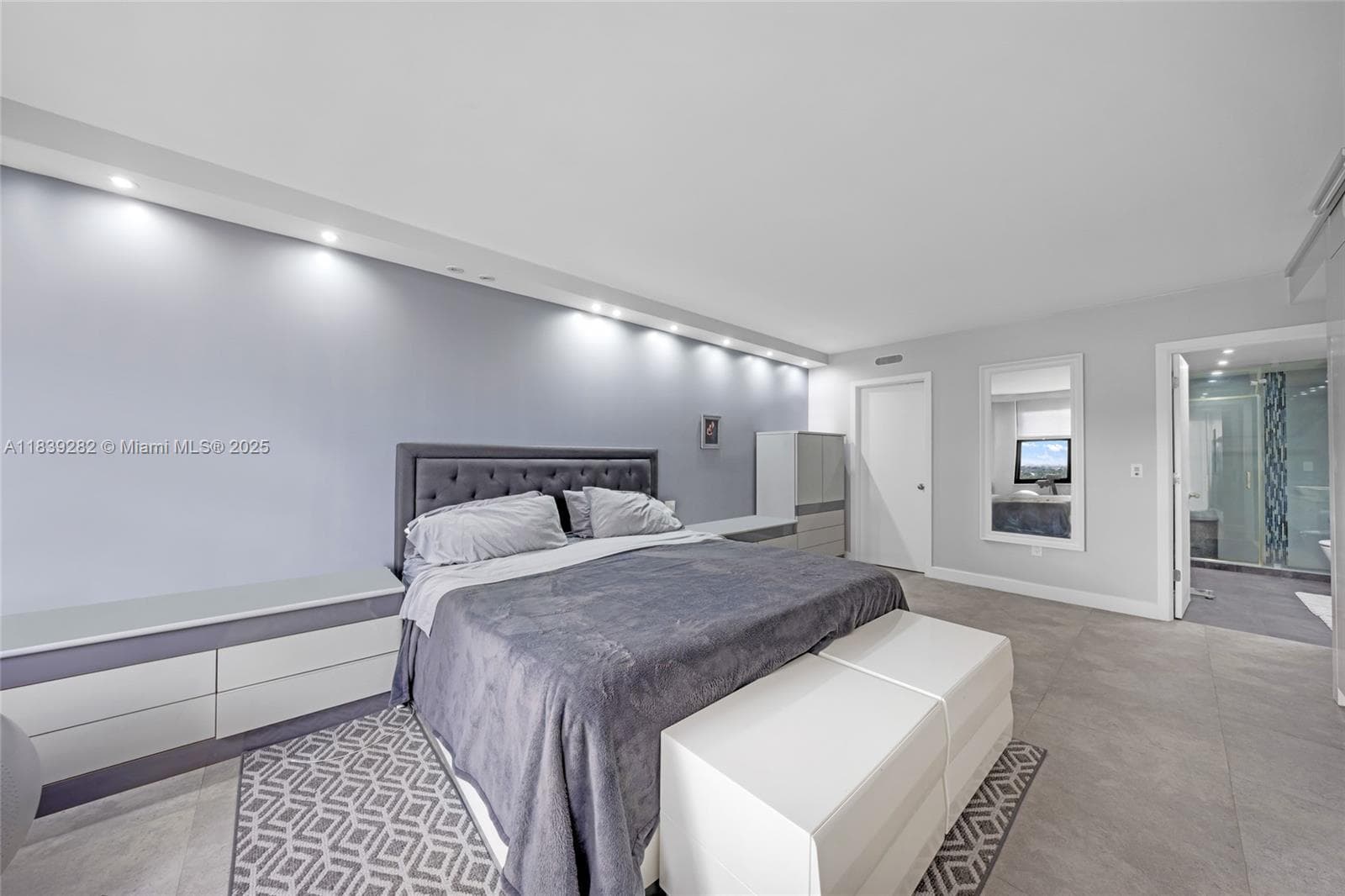 9801 Collins Ave 16U photo 23
