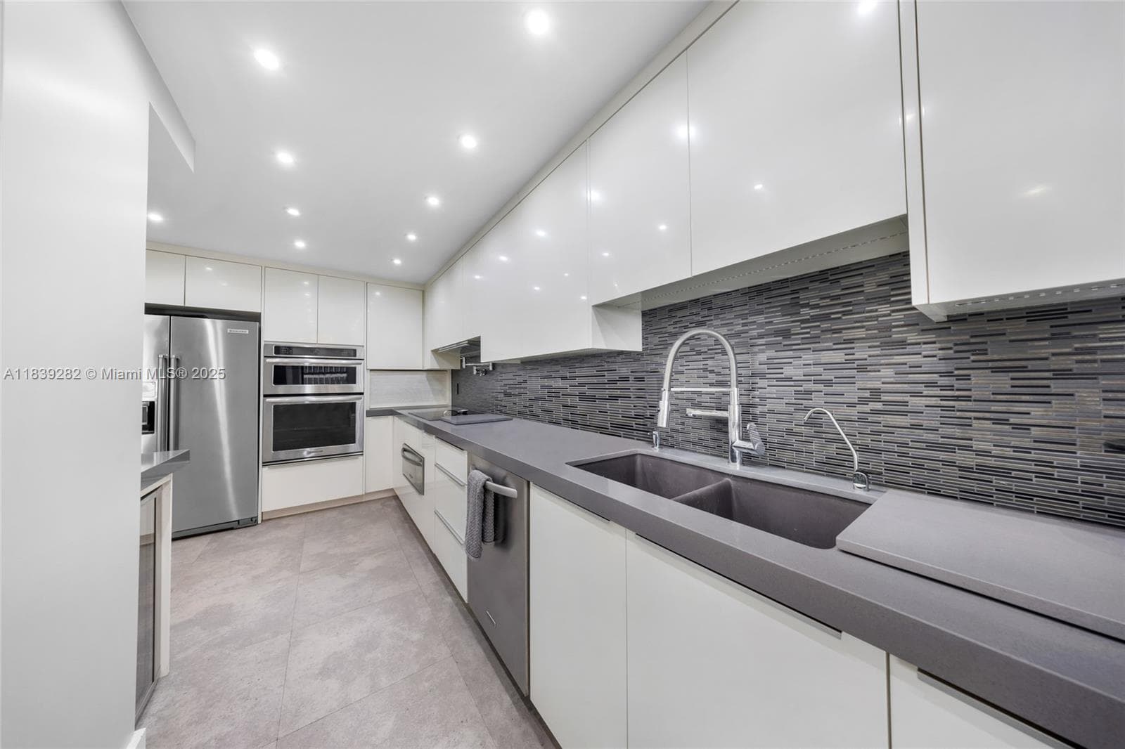 9801 Collins Ave 16U photo 13