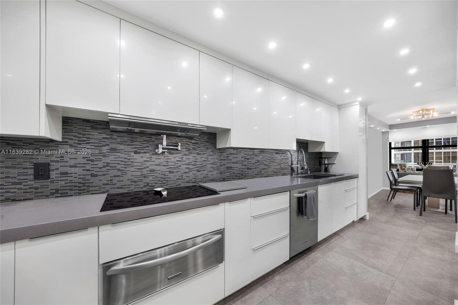 9801 Collins Ave 16U photo 17