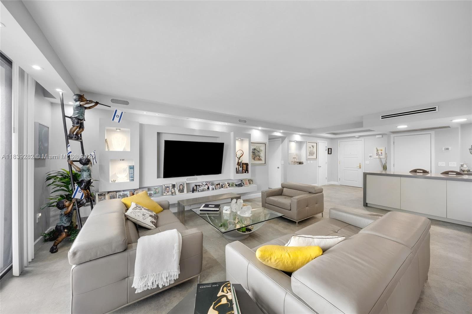 9801 Collins Ave 16U photo 7