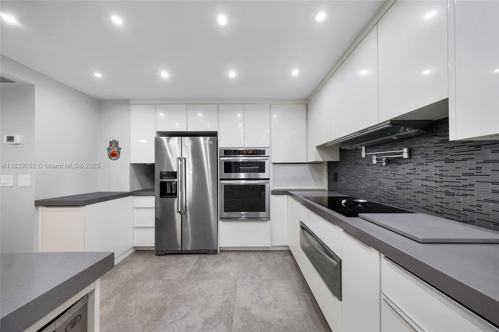9801 Collins Ave 16U photo 14