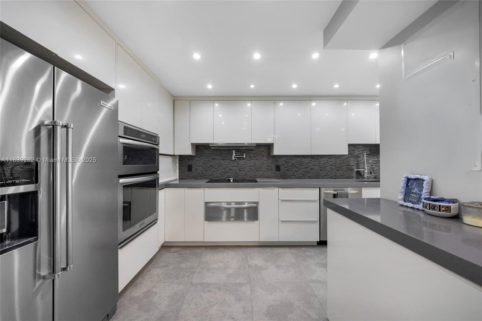 9801 Collins Ave 16U photo 15