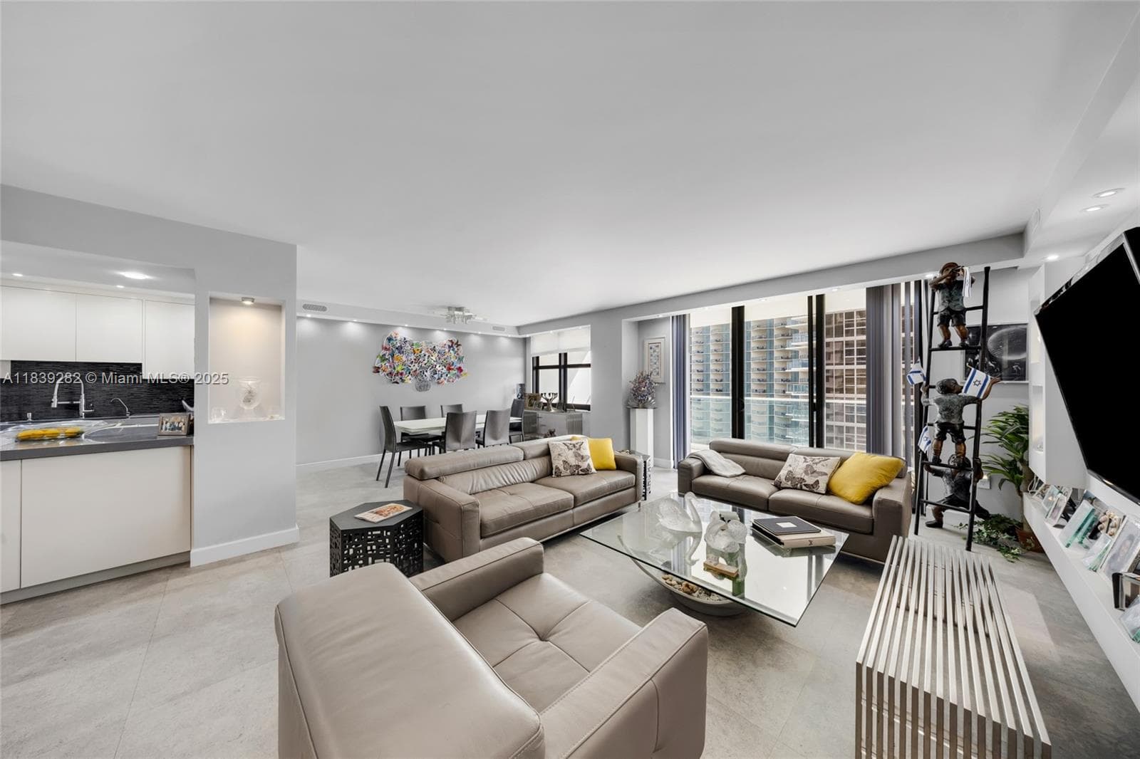 9801 Collins Ave 16U photo 4